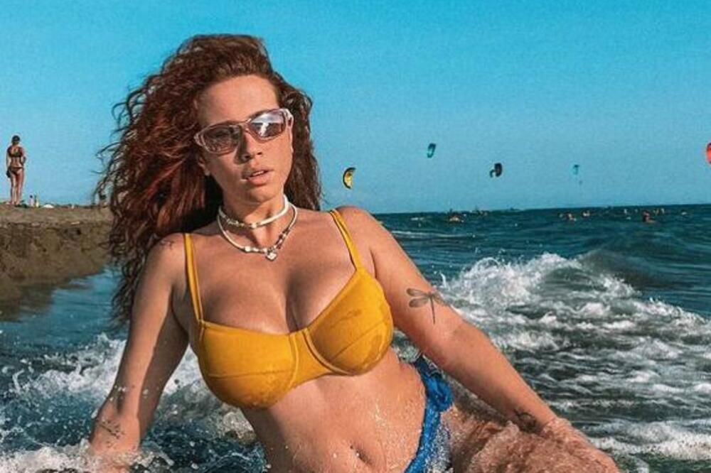 LOMILI JOJ PRSTE, TUKLI, JURILI JE PEDOFILI! Ko je Katarina Bogićević? Sad ima devojku i ljube se u usta