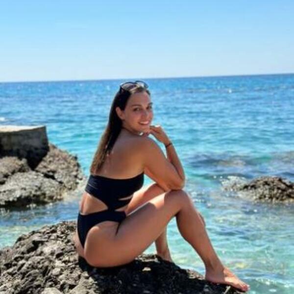 IVANA MAKSIMOVIĆ "GRMI" U KUPAĆEM: Anđušićeva žena izgleda bolje nego ikad, sve pršti od strasti! (FOTO)