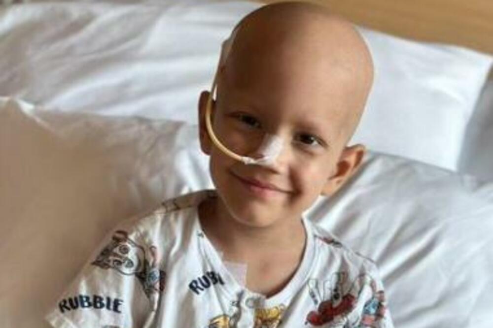 DOĐITE U NEDELJU NA HUMANITARNI BAZAR U NEHRUOVOJ! Pomozimo malom Luki koji je IZGUBIO oca i ima OPASAN TUMOR