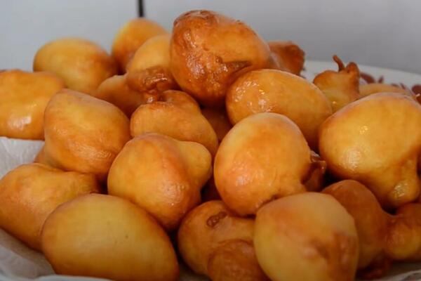 ZA OVE FRITULE SKORO NIŠTA NE MORATE RADITI. Kada se jedna STRANA ispeče, SAME se na drugu OKREĆU (RECEPT)