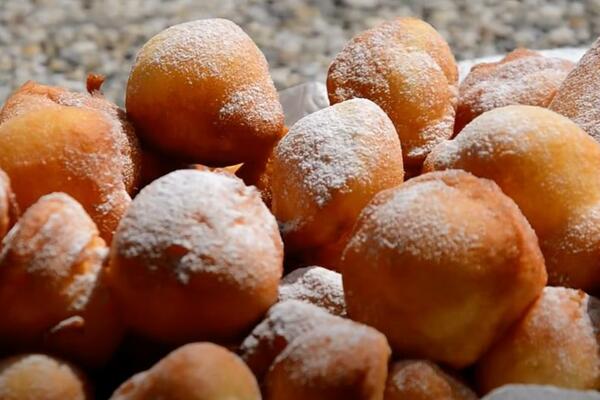 Ovaj jesenji dezert je zaludeo Špankinje! Pravi se od sezonskog voća, a kida već na prvi zalogaj