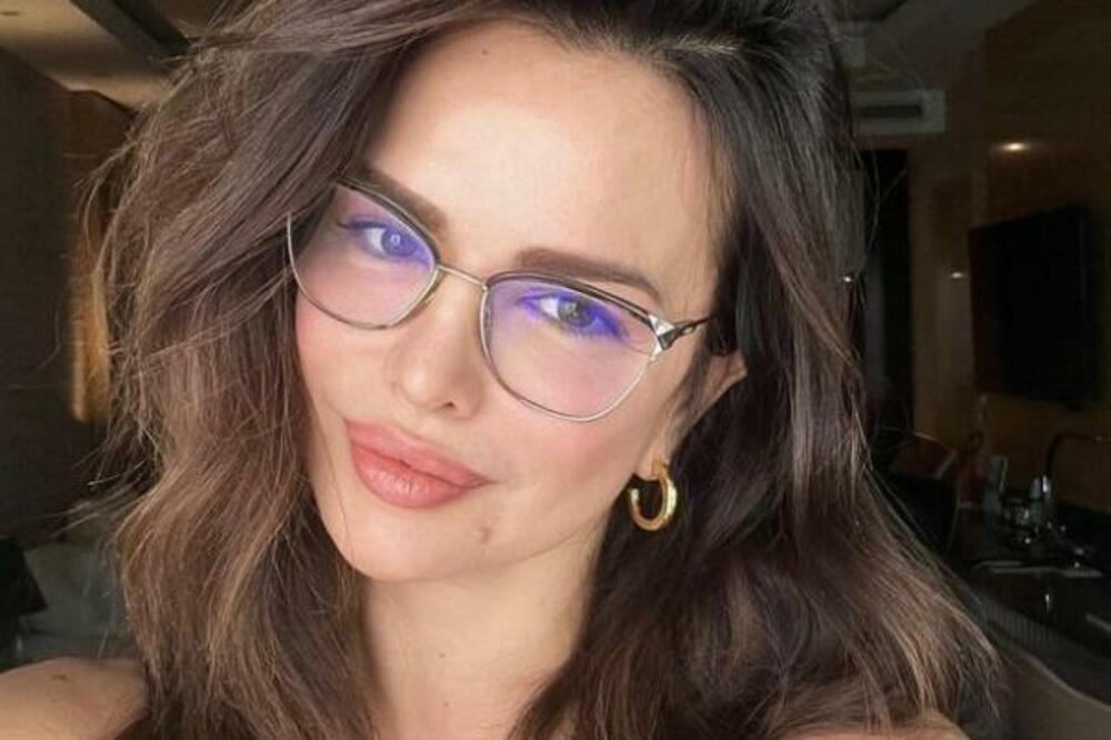 BEZOBRAZNI SNIMAK GOLE SEVERINE VRTOGLAVO KRUŽI MREŽAMA: Ovo NIJE za maloletne, UVIJA SE KAO LOKNA (VIDEO)