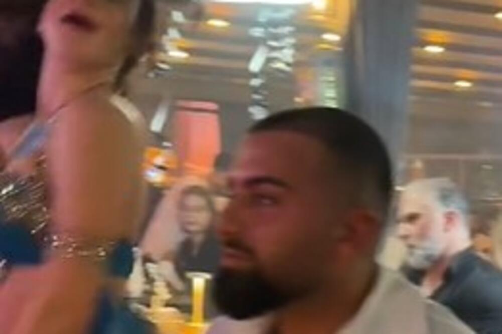 PLESAČICA MU TRESLA GRUDIMA KRAJ FACE, DOK JE DEVOJKA SVE POSMATRALA: Kad je pogledao u nju, ZALEDIO SE! Uh...