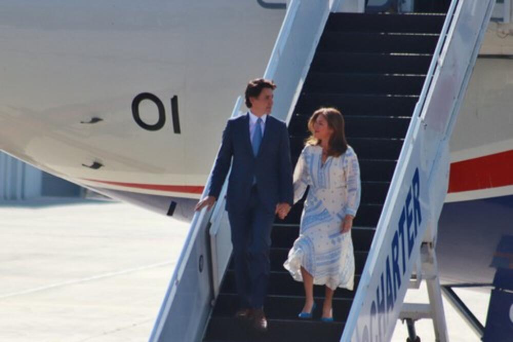 PUKLA LJUBAV POSLE 18 GODINA BRAKA: Premijer i njegova žena se RAZVODE, ovo niko nije OČEKIVAO