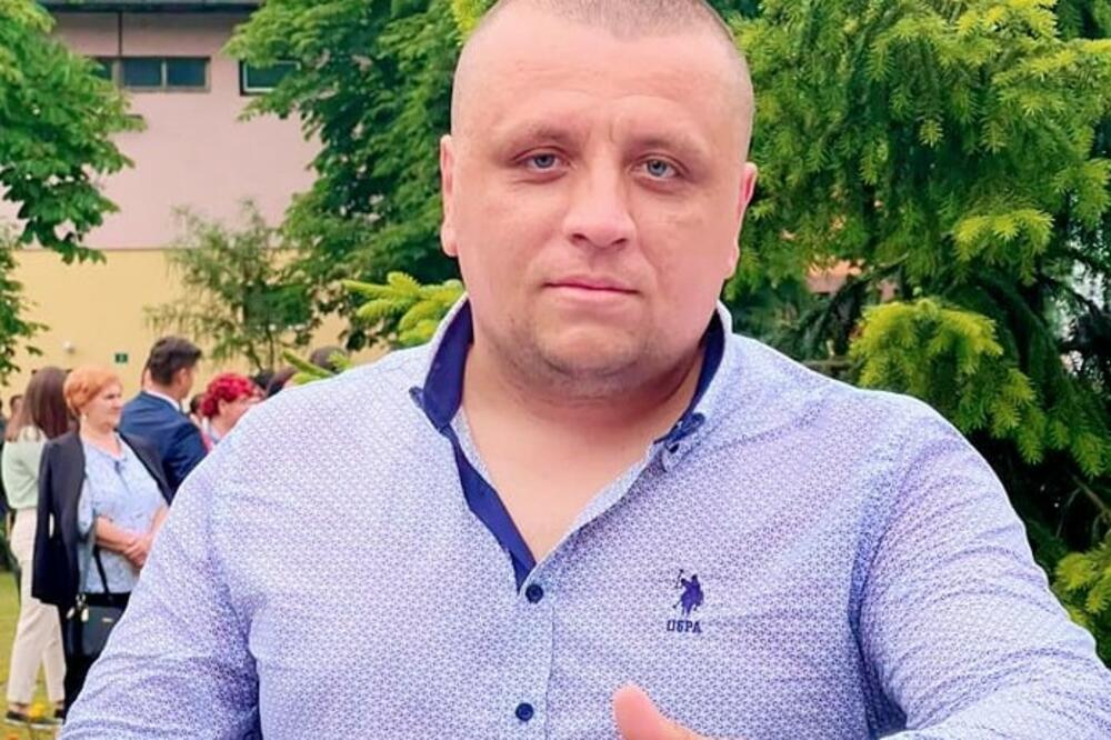 "BOSANSKI SUPERMEN" SE OGLASIO POSLE FOTOGRAFIJE KOJA GA JE PROSLAVILA: Njega OBOŽAVA ceo region! (FOTO)