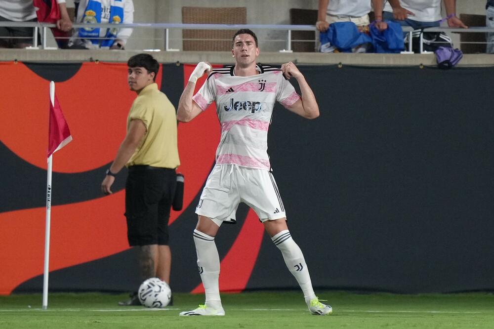 AL HILAL HTEO VLAHOVIĆA PRE NEJMARA! Saudijci poslali "MONSTRUOZNU" ponudu (FOTO)