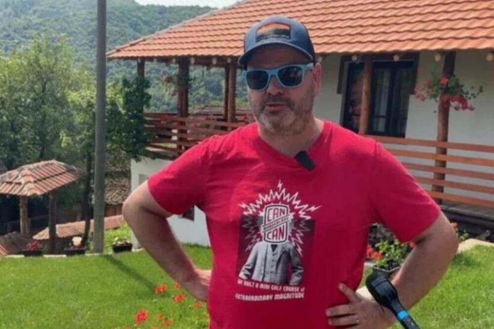 AMERIKANAC DOŠAO U PIROTSKO SELO: Odmah su mu NARAVNO dali RAKIJU, evo šta mu se NAJVIŠE DOPADA (VIDEO)