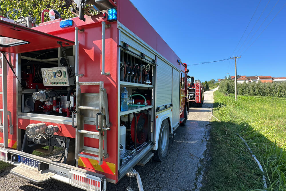 IZBIO POŽAR U MANASTIRU VRAĆEVŠNICA: Monahinje mole da dobrovoljci pomognu vatrogascima (FOTO)