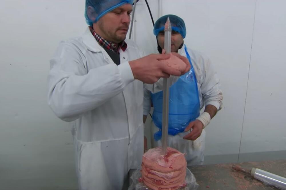 POGLEDAJTE KAKO SE PRAVI ČUVENI KEBAB! Svi misle da je samo od jagnjetine, ali BILI SU U VELIKOJ ZABLUDI (VIDEO)