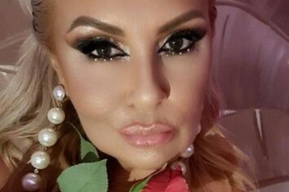 "NISAM JA ZA OČI SLABE": Najvrelija SRPSKA APOTEKARKA pokazala VIŠE NEGO IKAD, raspametićete se jer SVE PUCA (FOTO)