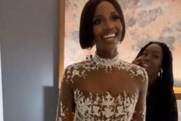 DOŠLA JE GOLA NA SOPSTVENO VENČANJE I 5 MILIONA LJUDI JE ZANEMELO: Sve živo se PROVIDI, kako je moguće (VIDEO)