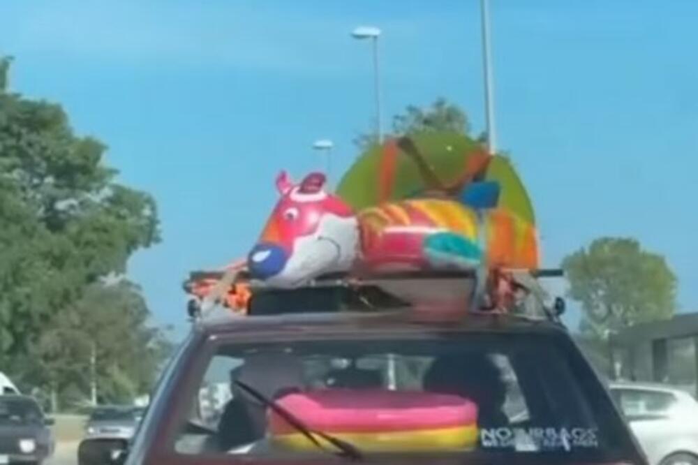 "POMOLI SE DA...": Inđijac napisao URNEBESNU PORUKU na svom Golfu 2, pa krenuo put CRNOGORSKOG PRIMORJA! (VIDEO)