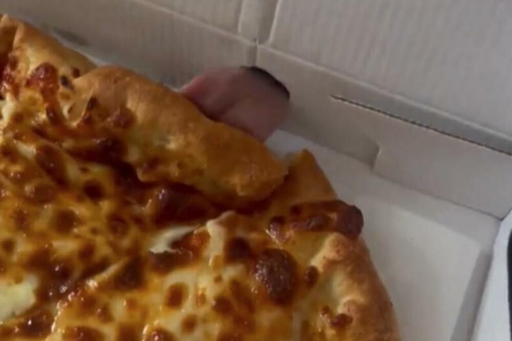 NARUČILI PICU PA SE SKAMENILI OD ŠOKA: Kada su je otvorili videli su MEKANO RUŽIČASTO STVORENJE kako se pomera