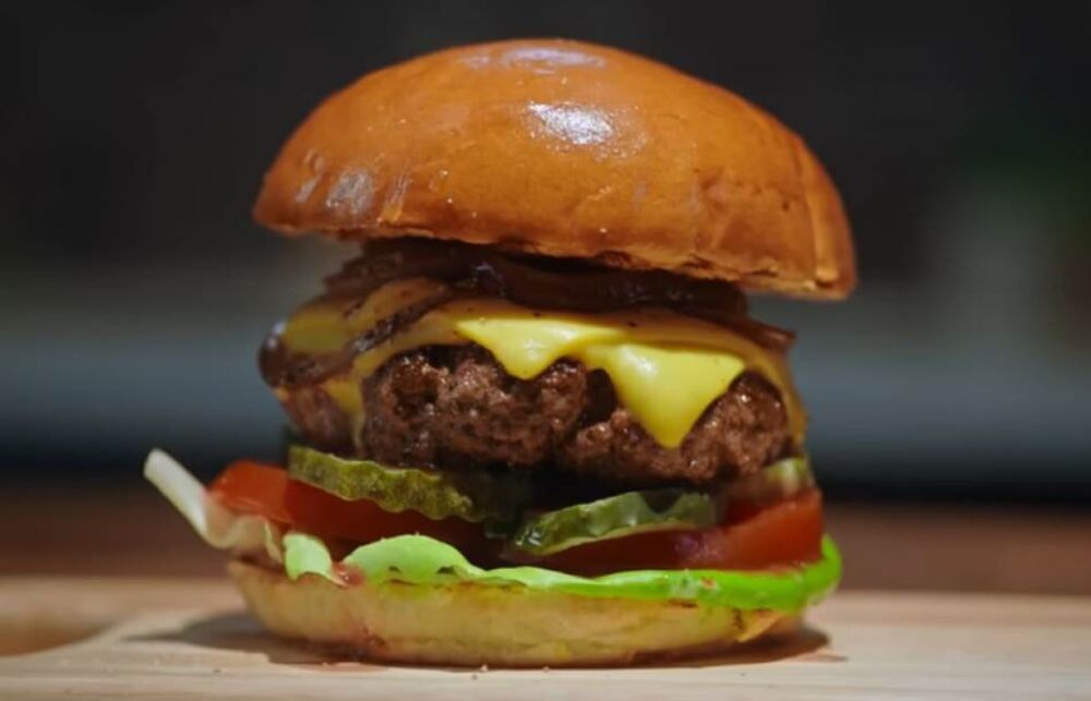 Ona se temelji na brzoj hrani, prženom mesu, sokovima, slatkišima i mlečnim proizvodima