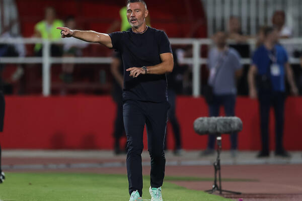 BATAK NE POMIŠLJA NA OSTAVKU I GRMI NA SUDIJU: Nije nam svirao penal!