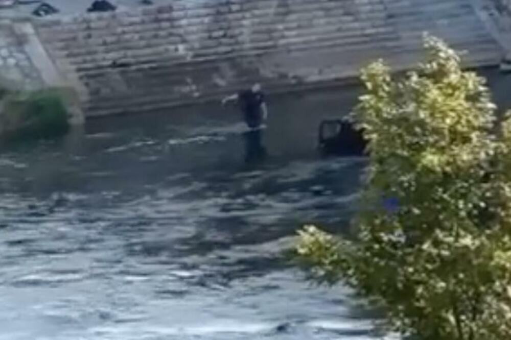 "ČUO SAM KAKO JE JAKO PUKLO!" Auto upao u Nišavu, za volanom bila žena, u toku je REANIMACIJA (VIDEO)