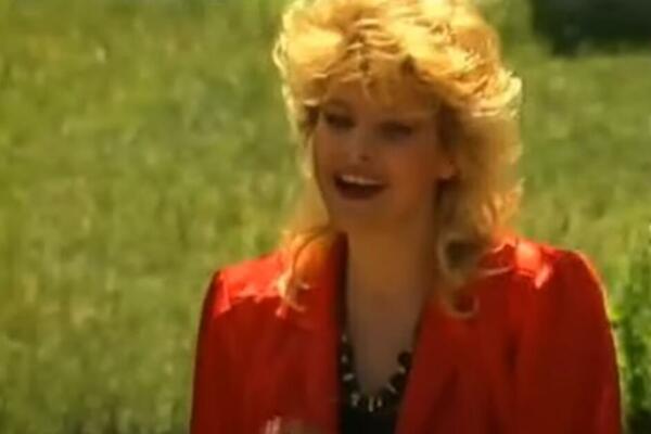 Naša čuvena pevačica umrla je čak 2 puta na porođaju: O kliničkoj smrti tek je sad progovorila, videla je...