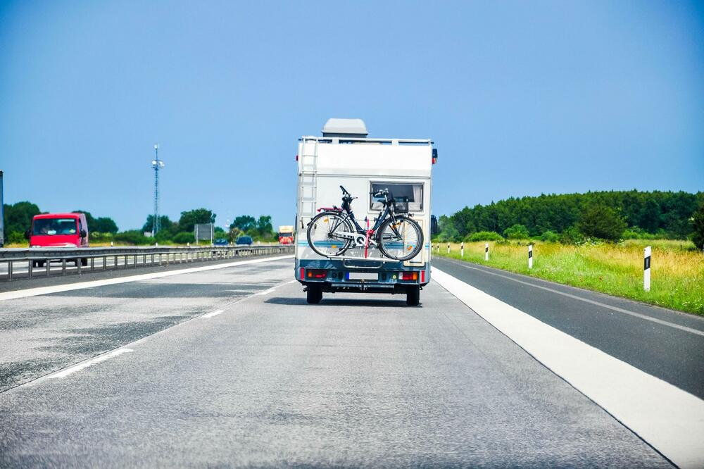 "APARTMAN NA TOČKOVIMA" JEFTINIJI OD HOTELA: Do KAMPERA gotovo NEMOGUĆE doći, evo kako se kreću CENE iznajmljivanja