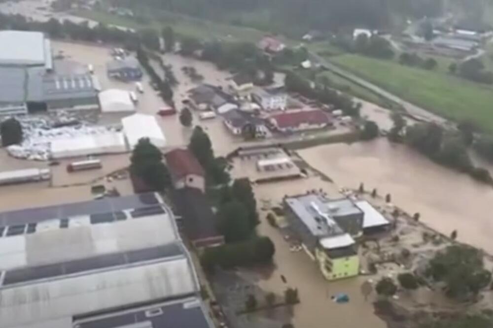 POSLEDICE KATASTROFALNIH POPLAVA U SLOVENIJI: Reke se polako povlače, putevi su zatvoreni, a OVO JE NAJVEĆA PRETNJA