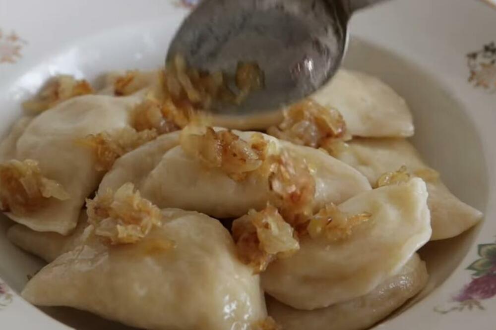 OVO JELO OD SIRA I KROMPIRA SE SMATRA RUČKOM ZA SIROMAŠNE: Zapravo je pravi DELIKATES SLOVENSKE KUHINJE (RECEPT)