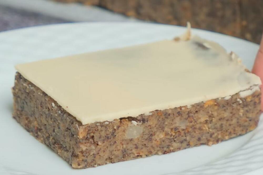 PRAVA SRPSKA POSLASTICA ZBOG KOJE ĆETE POLIZATI I TANJIR: Plazma torta sa makom je LETNJI HIT, preliv je FANTAZIJA