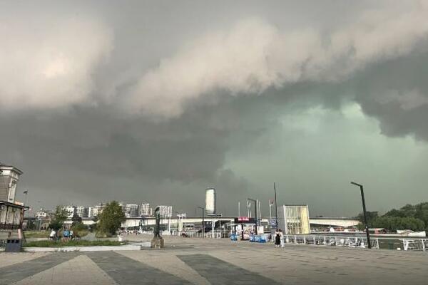 HITNO UPOZORENJE: Grmljavinske oluje pogodiće ovaj deo Srbije za pola sata!