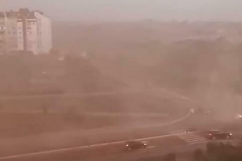 POGLEDAJTE SNIMAK NEVREMENA U BEOGRADU: Ljudi BEŽE sa ulica, munje SEVAJU sa svih strana (VIDEO)