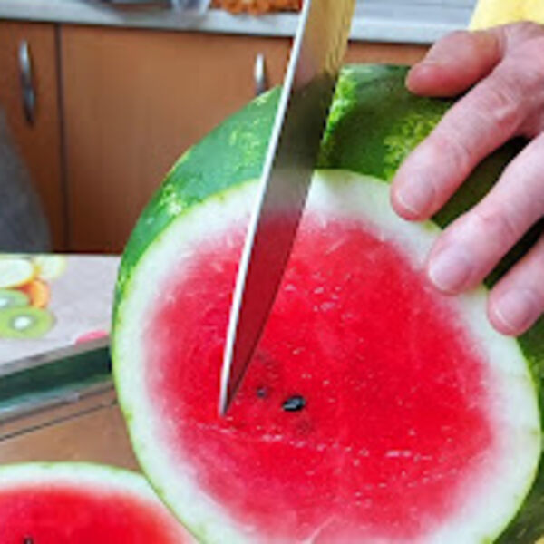 Postoji lak trik da prepoznate slatku lubenicu: Prodavci vam nikad ovo neće reći, a prosto je kao pasulj