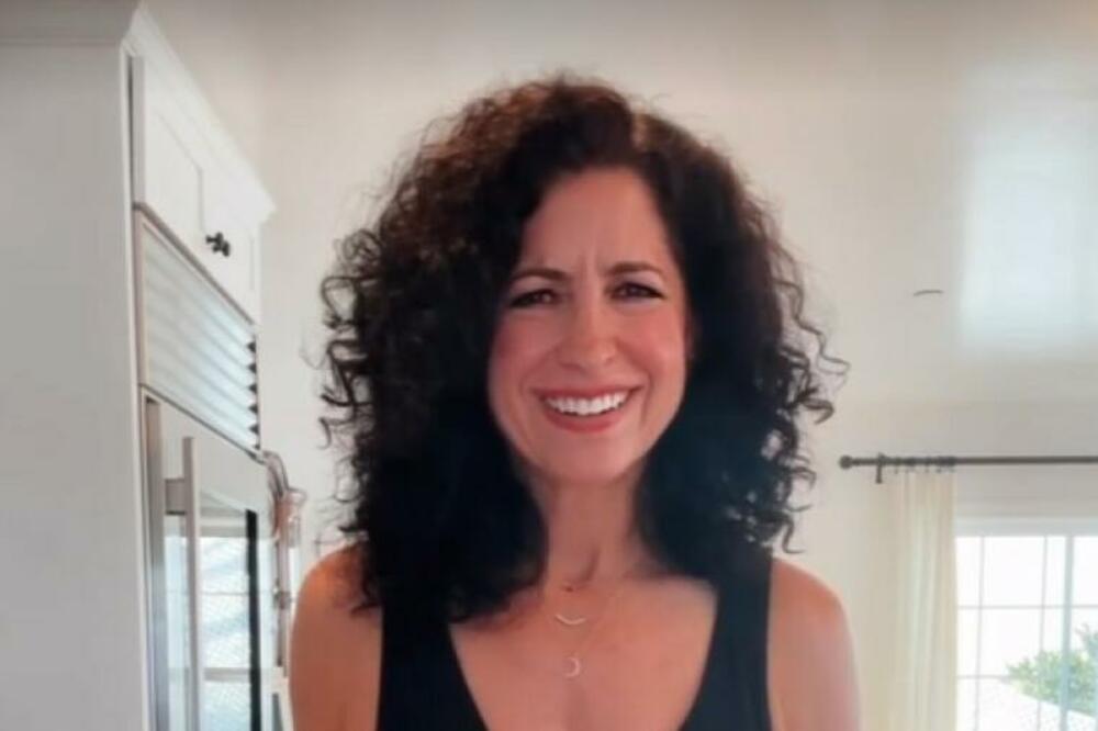 ONA JE KRENULA DA SE PODMLAĐUJE I SAD JE BOMBETINA: Sa 50 godina izgleda BOLJE NEGO RANIJE, NEREALNA TRANSFORMACIJA