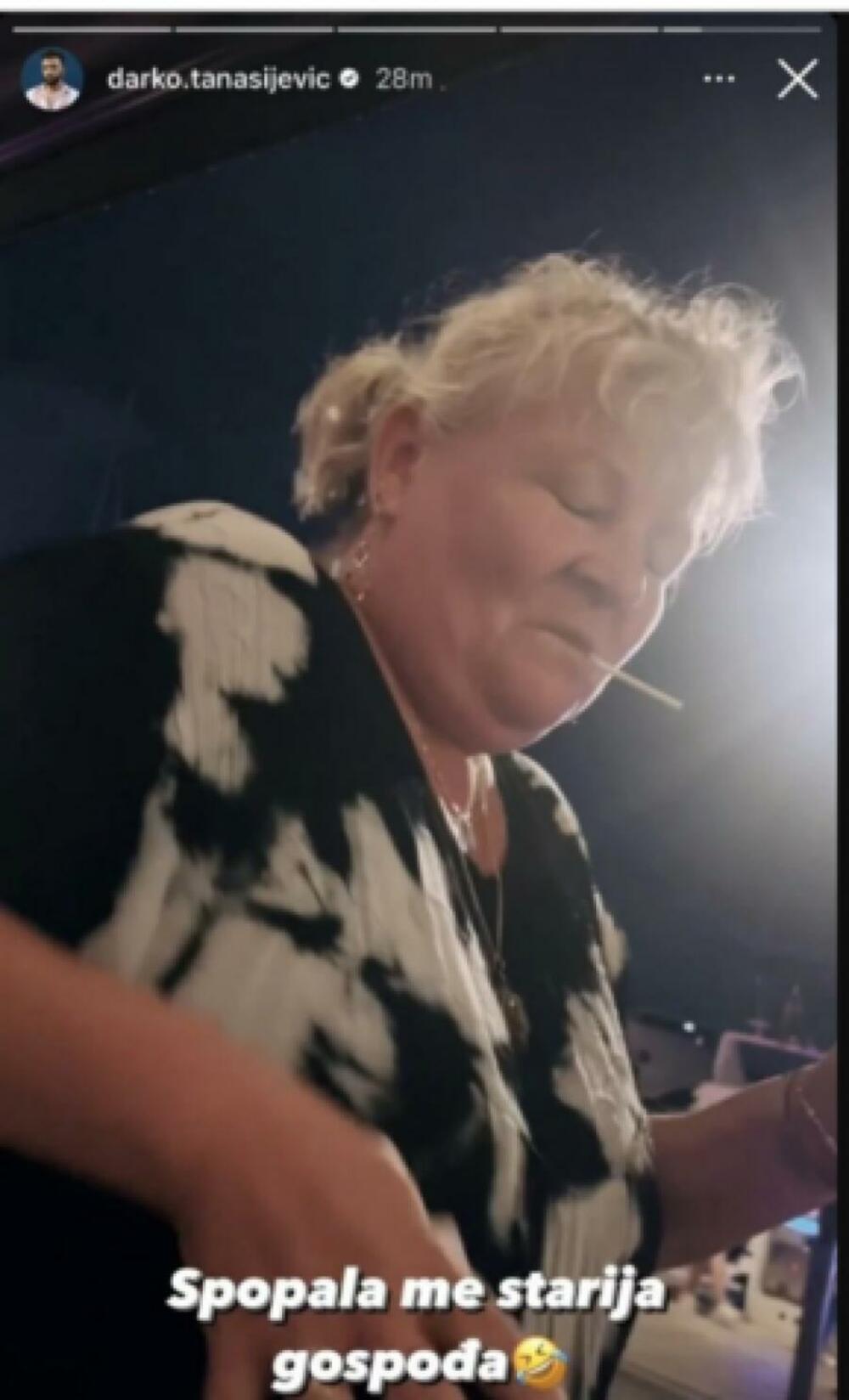 Voditeljka spopala starija gospođa u provodu