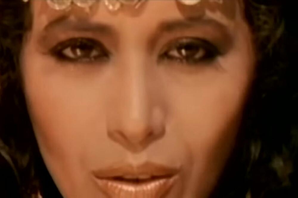 OVO JE ISTINA O POREKLU POZNATE PEVAČICE: Uništio je MUŽ, preživela SITO I REŠETO u porodici