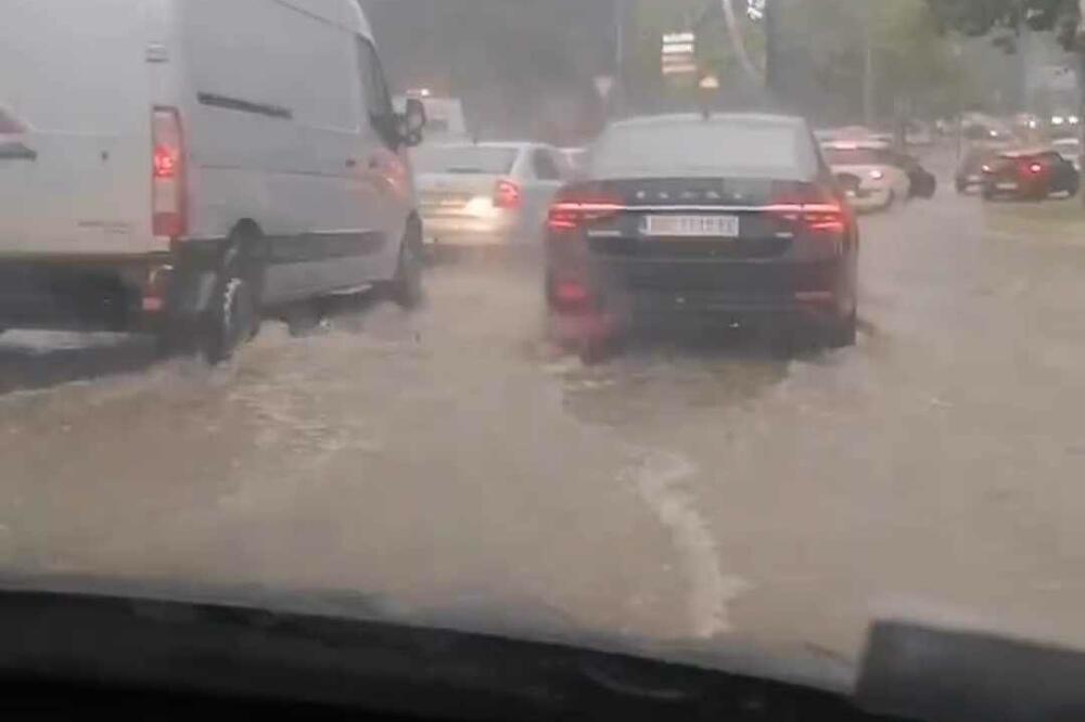 NEVREME POTOPILO AUTOKOMANDU: Usporen SAOBRAĆAJ, nastao OPŠTI KOLAPS (FOTO)
