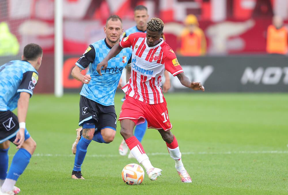 Piter Olajinka na utakmici Crvene zvezde i kruševačkog Napretka