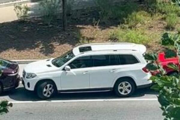 SNIMAK ŽENE KAKO PARKIRA POGLEDALO 17 MILIONA LJUDI: Svi se pitaju ISTO, KAKO JOJ JE USPELO? (VIDEO)