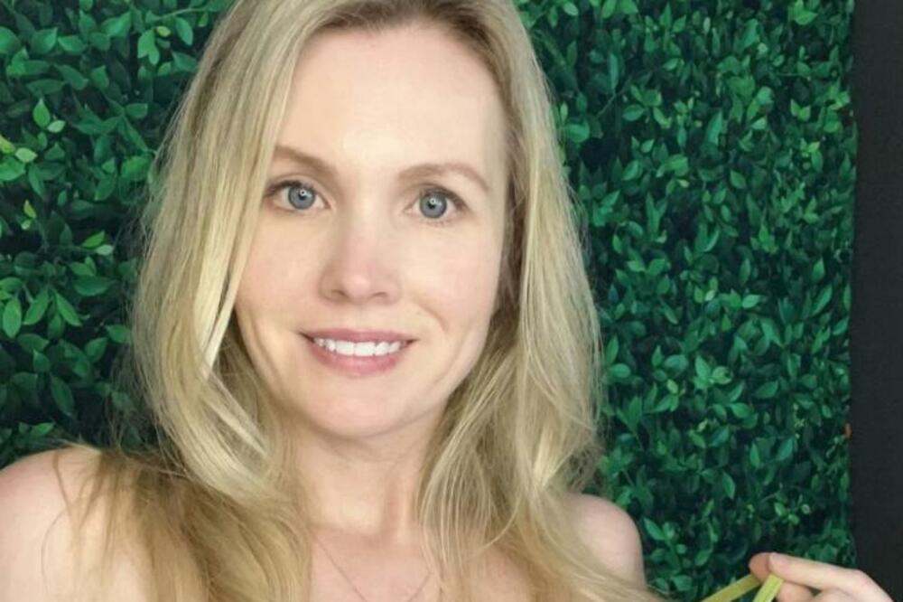 OVA MAMA JE PROTERANA IZ CRKVE ZBOG SE*SI SLIKA KOJE PRODAJE: To nikako nisu mogli da joj OPROSTE (FOTO)