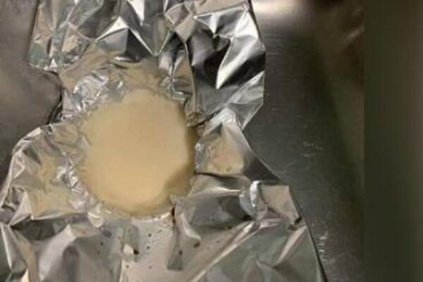 STAVILA JE ALUMINIJUMSKU FOLIJU U SUDOPERU I ŠOKIRALA SE REZULTATOM: Od tad samo tako radi, a i VI ĆETE ISTO