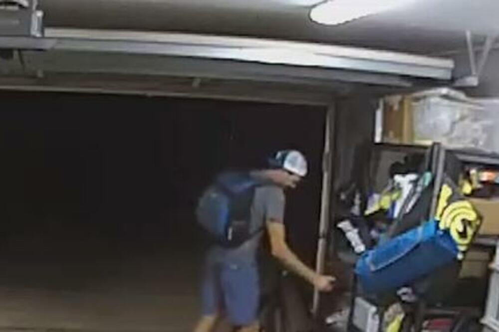 LOPOV ULETEO GARAŽU KUĆE, PA NALETEO NA NJEGA: Ono što je usledilo NIKO NIJE MOGAO DA OČEKUJE, pa ni ON SAM (VIDEO)