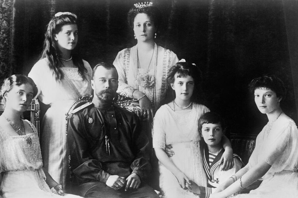 OD OVE BOLESTI JE STRADALA CELA PORODICA ROMANOV: Njihova OBDUKCIJA otkrila JEZIVU STVAR, ovo je PRVI SIMPTOM