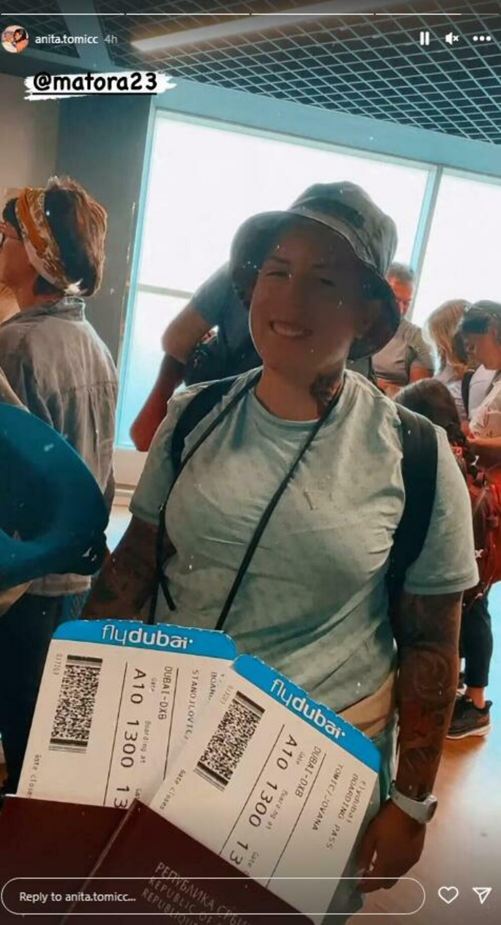 Njih dve su se juče pripremile za put tako što su otišle na infuziju, a danas su se uslikale na aerodromu 'Nikola Tesla'.