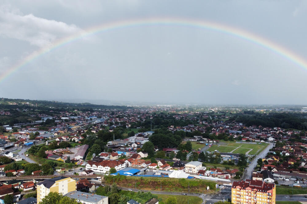 POGLEDAJTE KAKO IZGLEDAJU UDARI VETRA OD 150km/h: Snažno olujno nevreme pogodilo Brač (VIDEO)