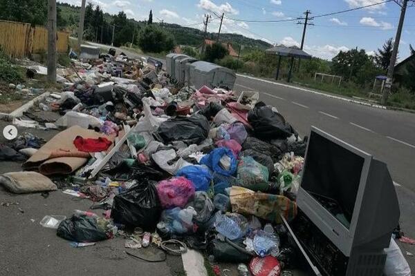 SRAMNA SLIKA IZ BEOGRADA, OGROMNA DEPONIJA NA "TREŠNJI" KOD AUTOBUSKE STANICE: Ovo je MINI BUVLJAK, svuda je staklo