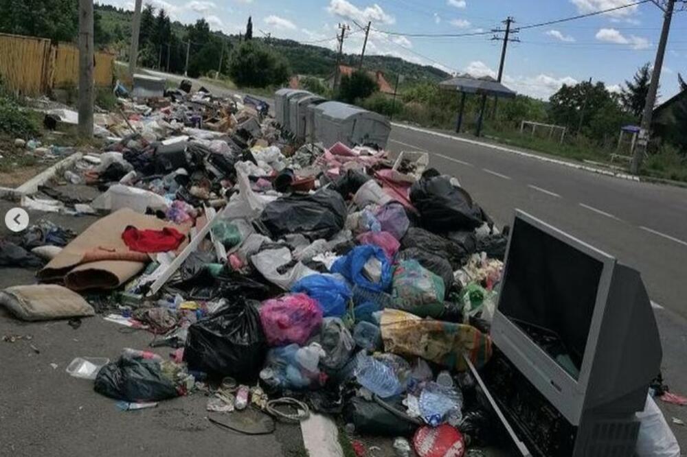 SRAMNA SLIKA IZ BEOGRADA, OGROMNA DEPONIJA NA "TREŠNJI" KOD AUTOBUSKE STANICE: Ovo je MINI BUVLJAK, svuda je staklo