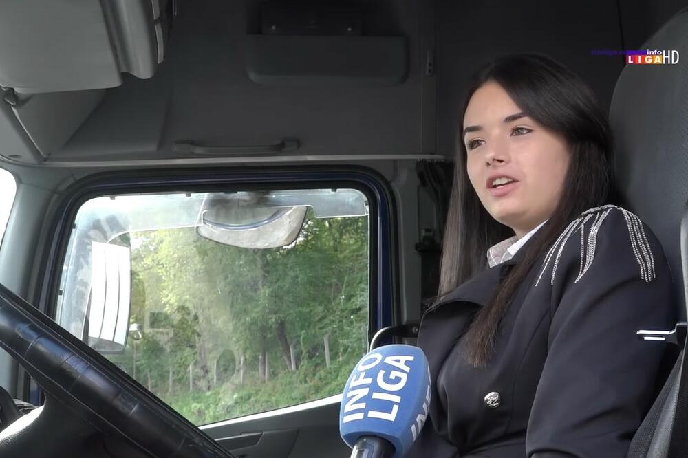 DANIJELA STUDIRA I VOZI KAMION KAKO BI PREŽIVELA: O ovoj lepotici priča cela Ivanjica, a ona im OVO PORUČUJE!