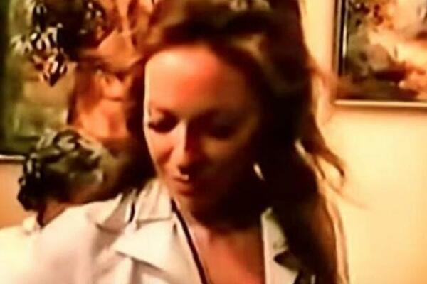 BILA JE GLUMICA U FILMOVIMA ZA ODRASLE, A ONDA POSTALA POZNATA PEVAČICA: Njen hit danas SVI ZNAJU (VIDEO)