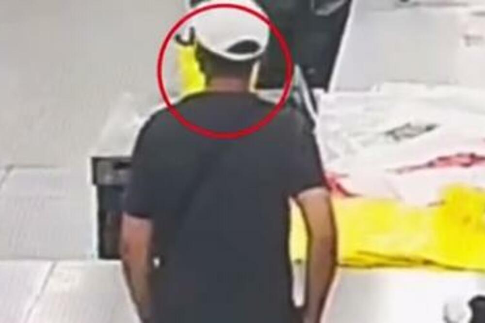 UHVATILI GA SA 14 KESICA NA AERODROMU, KAD SU IH OTVORILI, PRETRNULI OD STRAHA: Sve ih je strpao u DŽEPOVE (VIDEO)