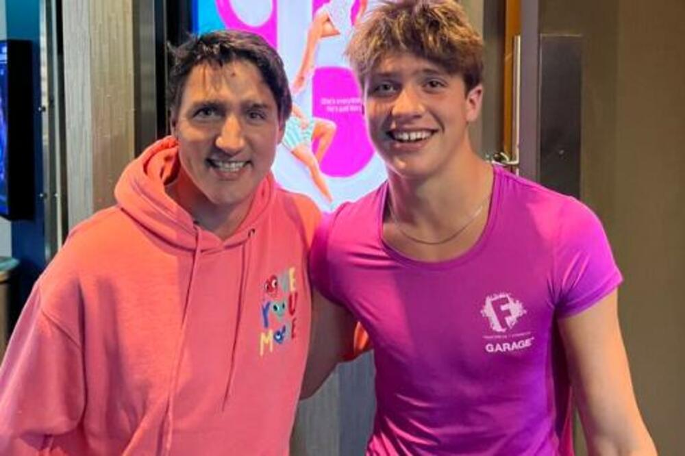 POLITIČAR OBJAVIO SLIKU SA SINOM, LJUDI OPLELI PO NJEMU ZA SVE PARE: Ovo je stvarno BOLESNO, uverite se sami (FOTO)