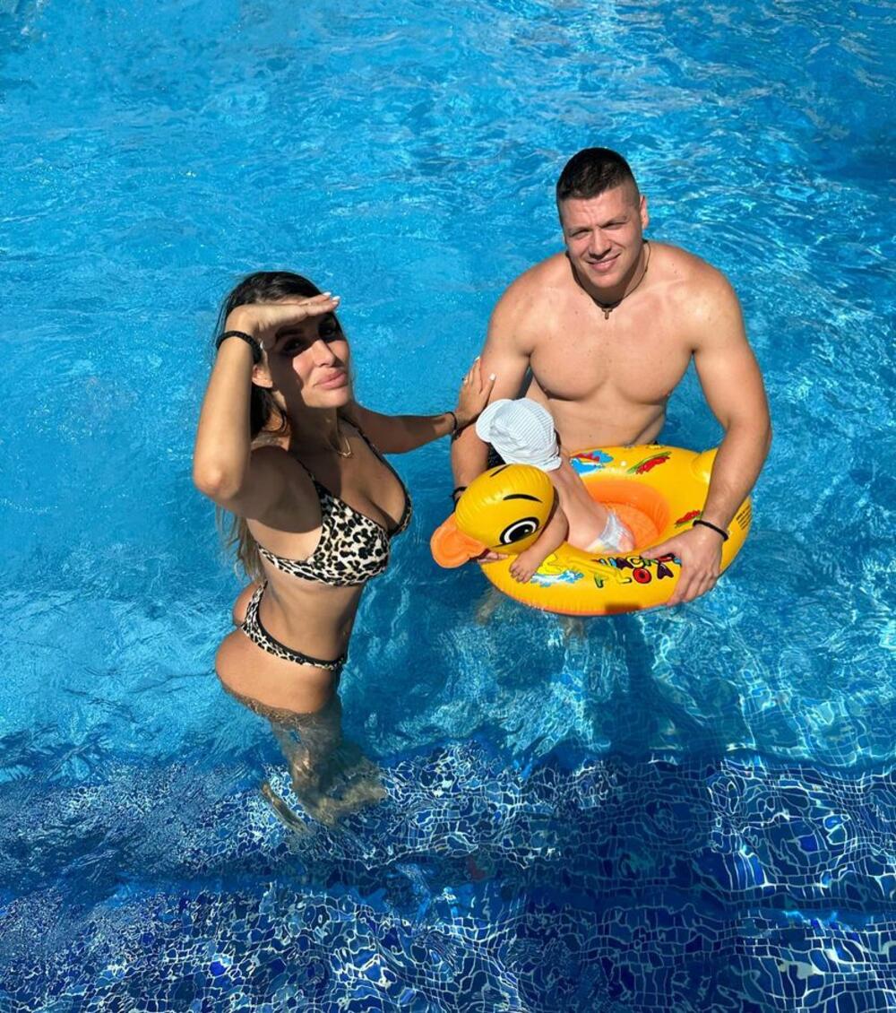 Skinula se Jelena Radanović