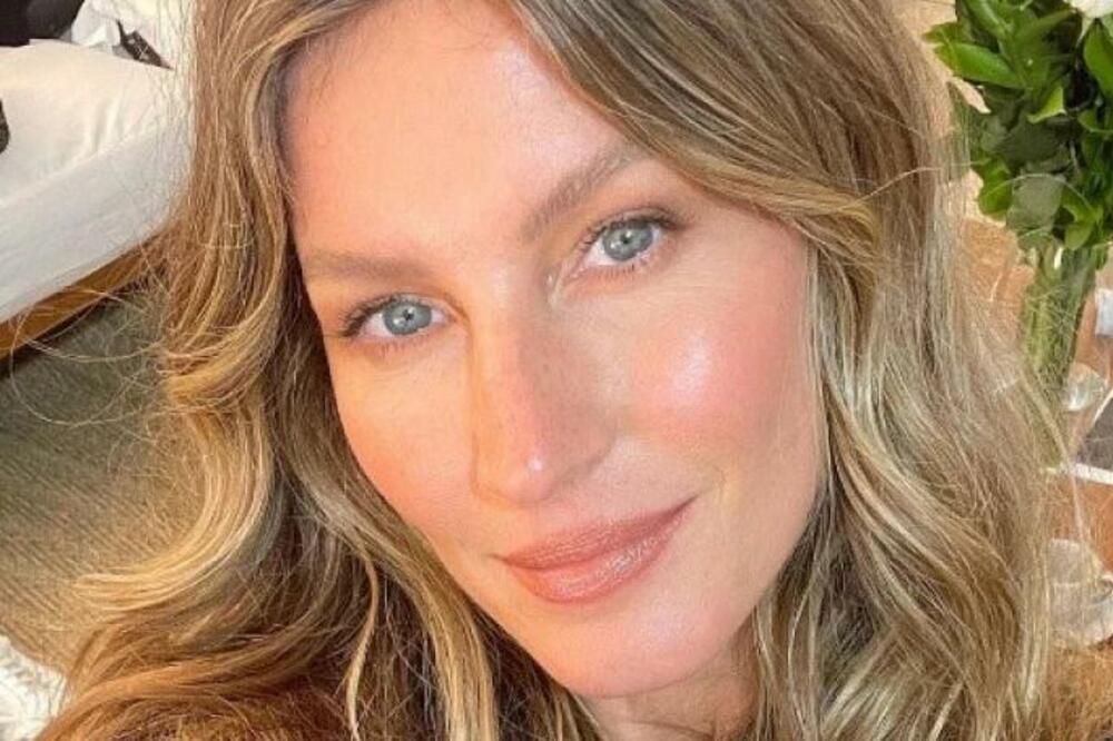 PREMINULA MAJKA ČUVENE MANEKENKE: Borila se sa OPAKOM BOLEŠĆU