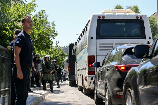 DOLIJAO: Grčka policija UHAPSILA navijača koji je predvodio nerede u Novoj Filadelfiji!