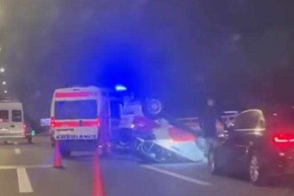 KOLAPS NA GAZELI! Auto se prevrnuo na KROV, ogromna je gužva